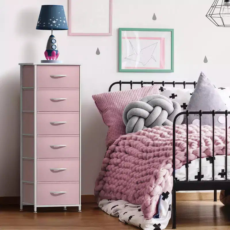 Comodino stretto a 6 cassetti con struttura in acciaio e piano in legno – Cesti in tessuto per camera da letto