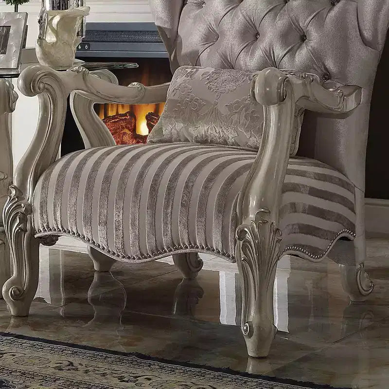 Poltrona di design in pelle da 35" – Capitonnè, color cammello, gambe in legno | Nessun assemblaggio richiesto